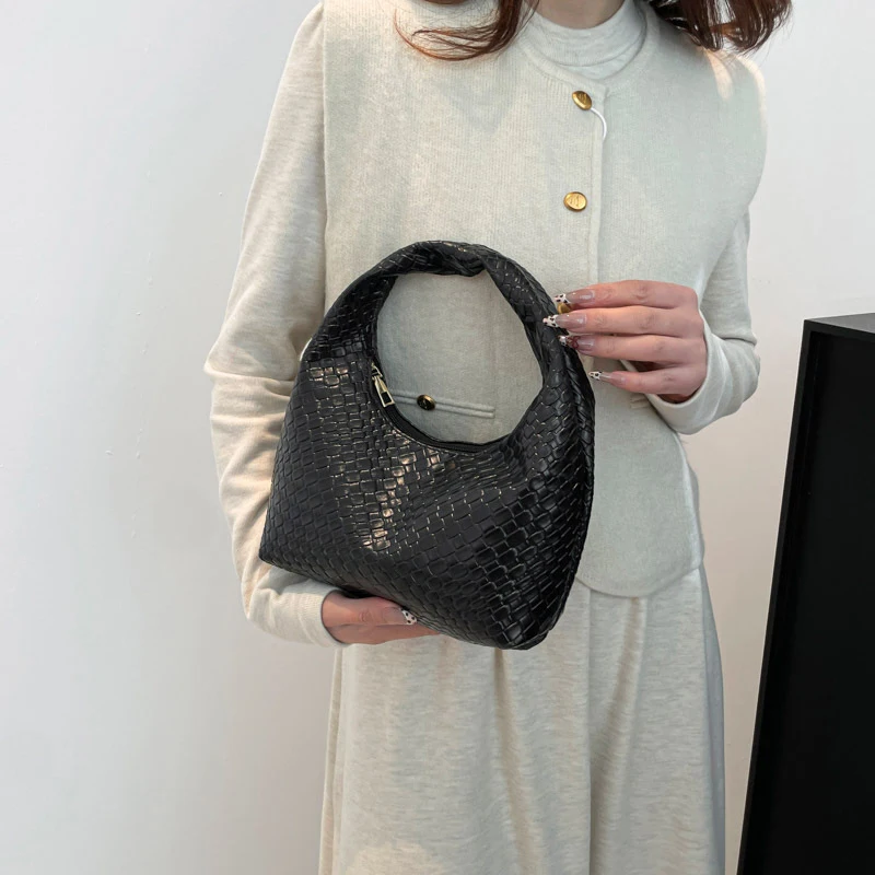 Fashion Pu Weave Bag Red Purse Underarm Bag Fashionable Crescent Mobile Phone Purse and Handbags For Women