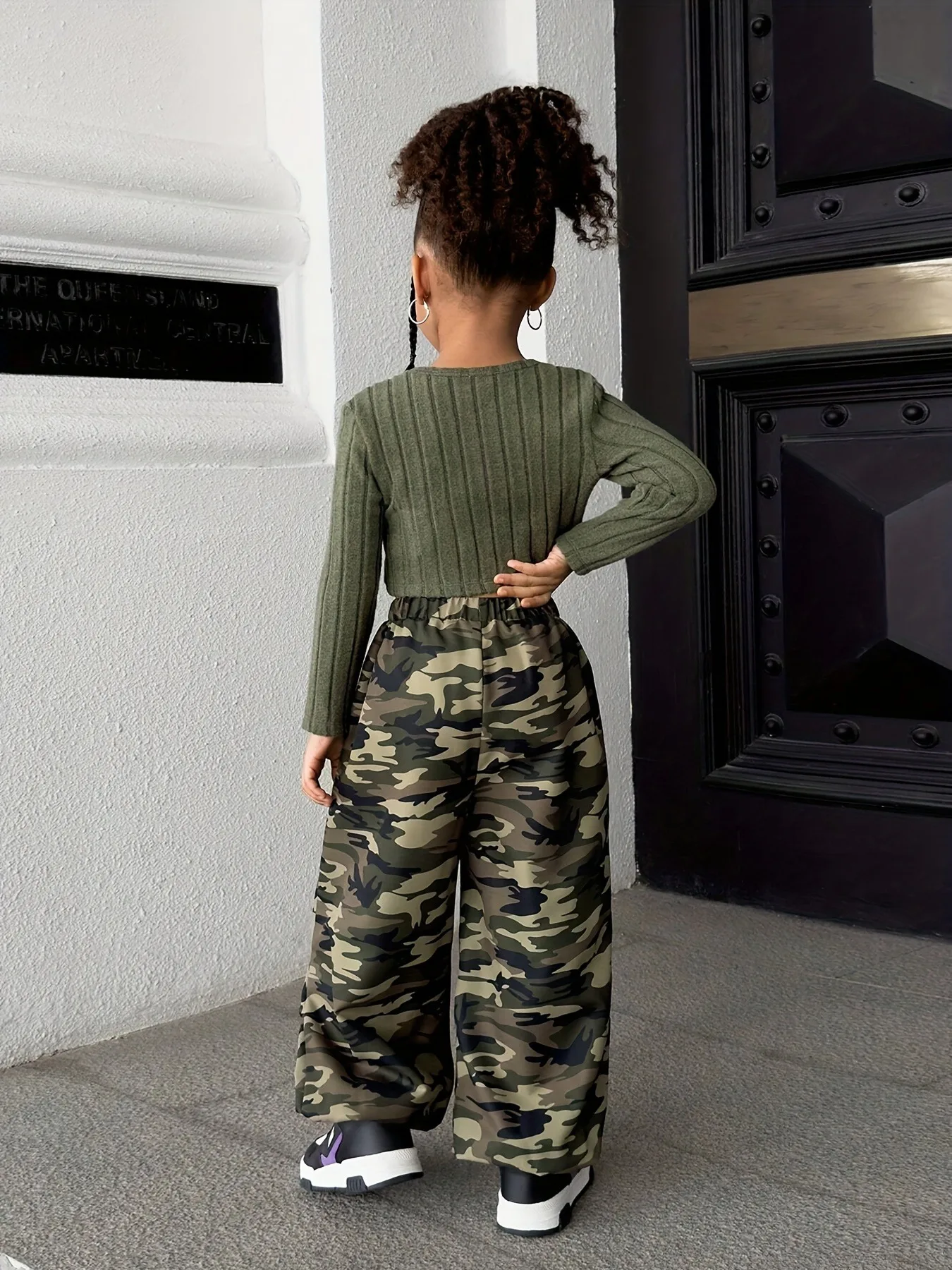 Trendy Girls 2Pcs Co-Ord, Olive Ribbed Long Sleeve Crop Top & Camouflage Wide Leg Trousers for Daily Street Style