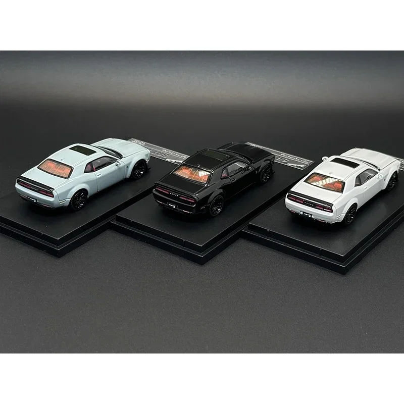 SH 1:64 SRT Hellcat White Blck Cement Grey Opened Hood Diecast Diorama Car Model Collection  toy car cars