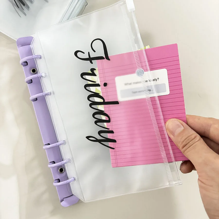 مجموعة واحدة من SKYSONIC مجموعة مخطط الميزانية A6 Macarone Binder، 7 قطع أكياس بسحاب أسبوعي، كتاب منظم مجلة أوراق الشجر السائبة