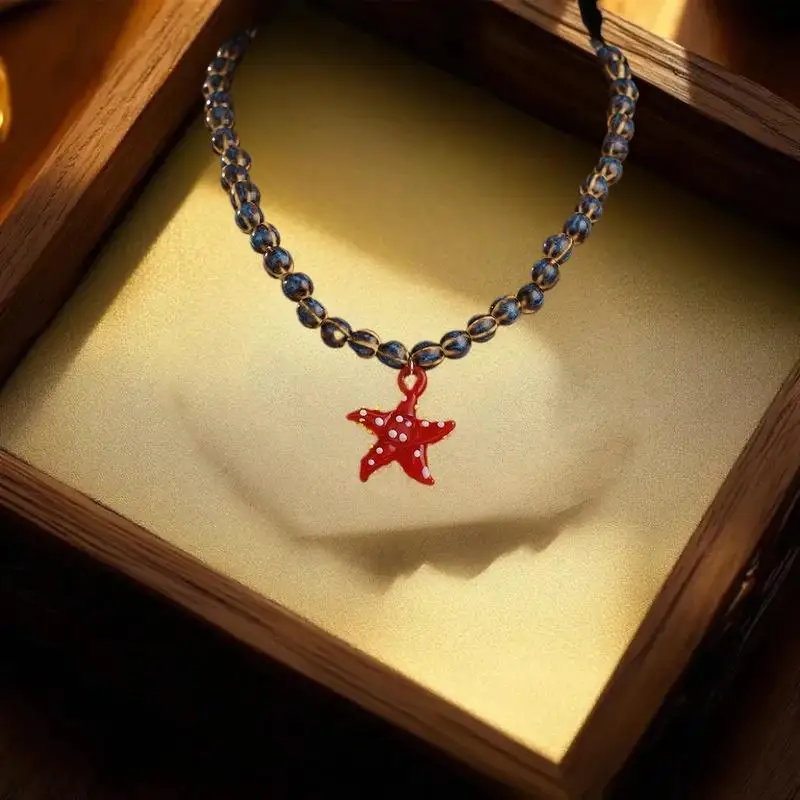 البوهيمي الملونة الصقيل الأسماك قلادة للنساء مخطط مطرز قلادة شاطئ البحر عطلة حزب الملحقات