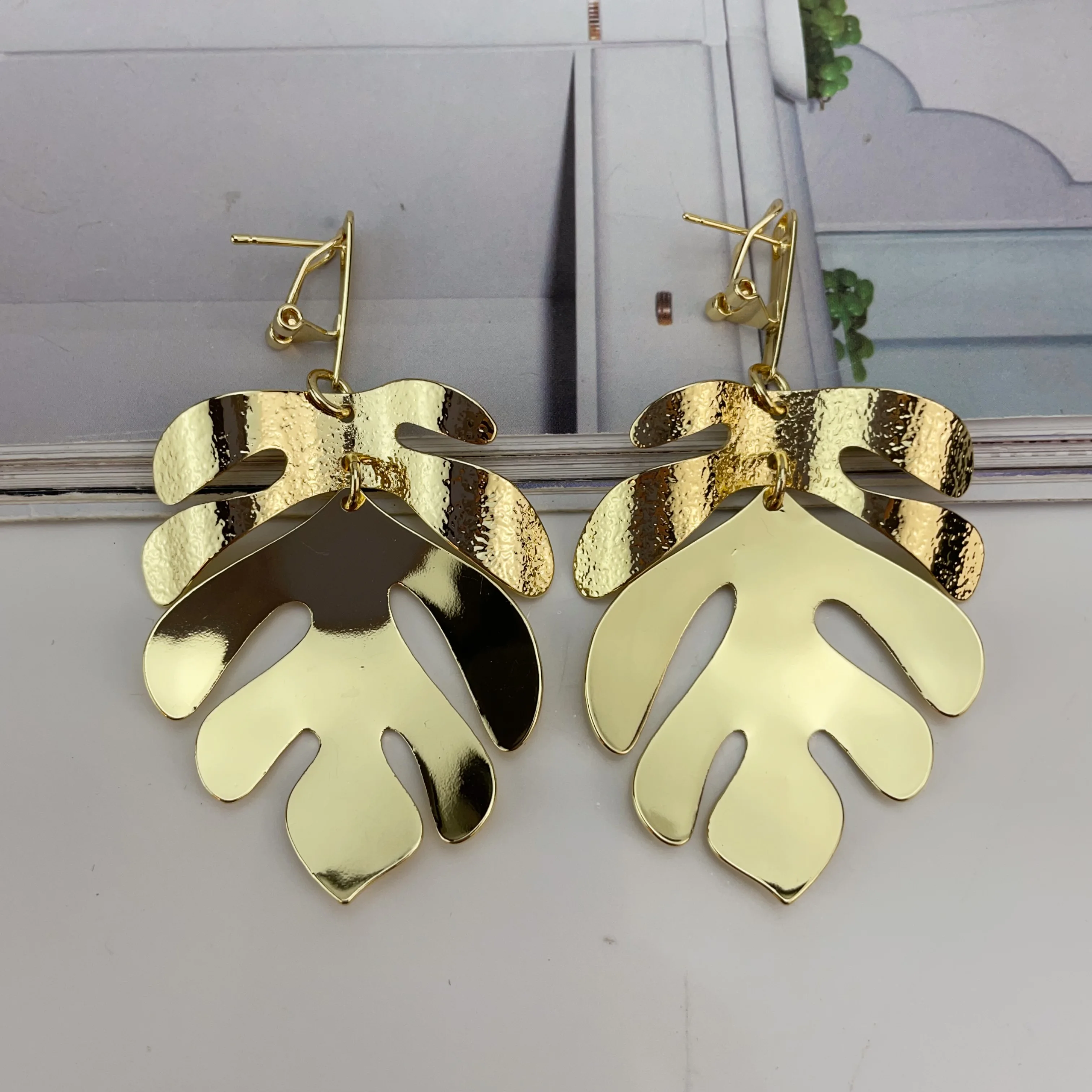 EMMA 2023 دبي الذهب اللون دائرة كبيرة أقراط النساء هندسية بيان انخفاض القرط الإناث كبيرة الحجم جريئة مجوهرات الإكسسوار