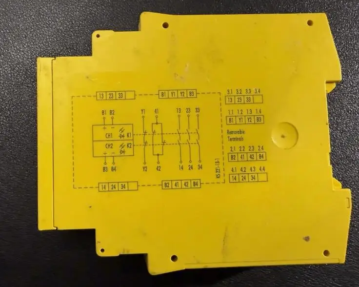Brand New Original Safety Relay UE10-3OS2D0 Two Channels 6024917 Fast Delivery