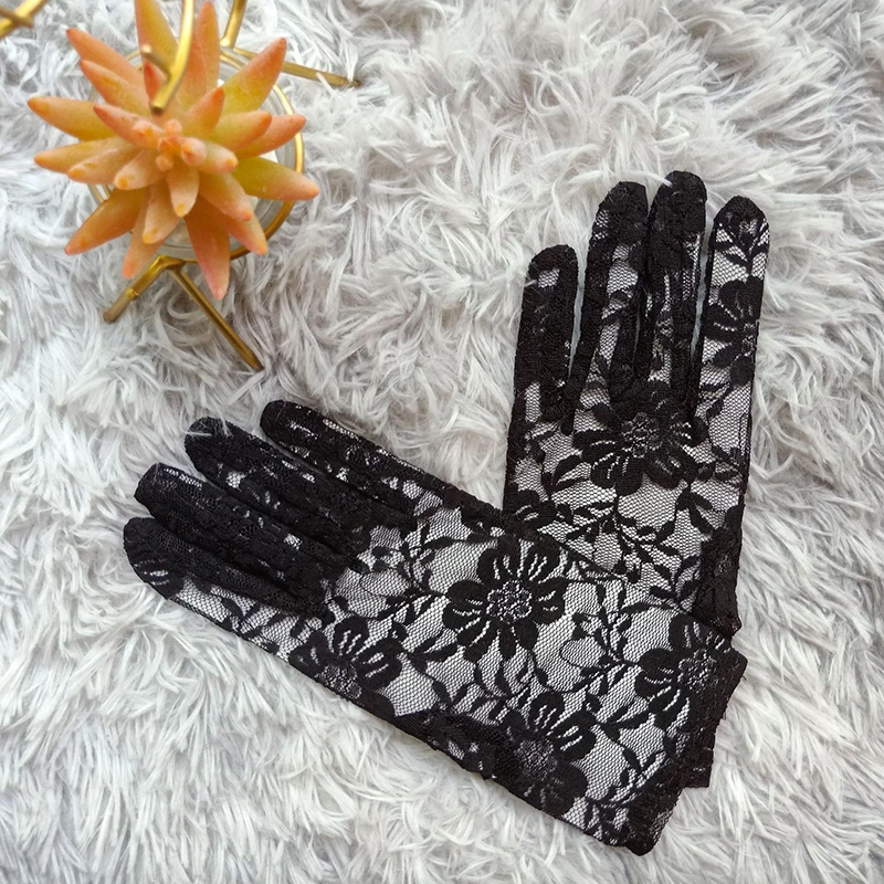 Women Sexy Lace Gloves Summer sunscreen Full Finger mittens Lace Floral Driving Gloves Sheers Elegant Lady Wedding Gloves