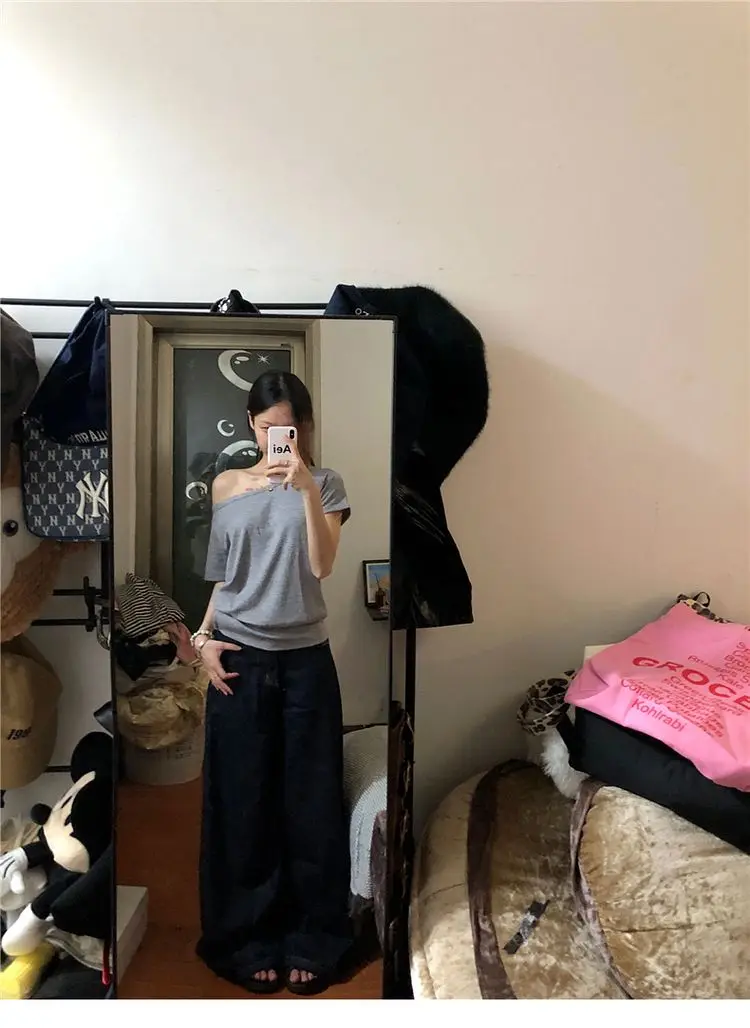 T-shirt con spalle scoperte da donna per palestra manica svasata invernale da donna stile coreano vintage cool ed elegante dettagli in pizzo streetwear retrò ins