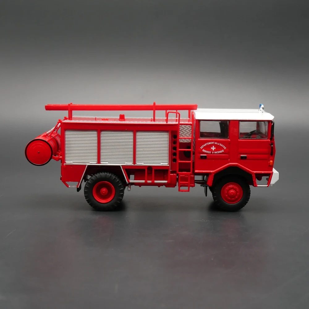 Diecast Ixo 1:43 escala Berliet GBD motor de bomberos todoterreno bomba camión coche en miniatura de aleación juguete coleccionable regalo exhibición de recuerdo