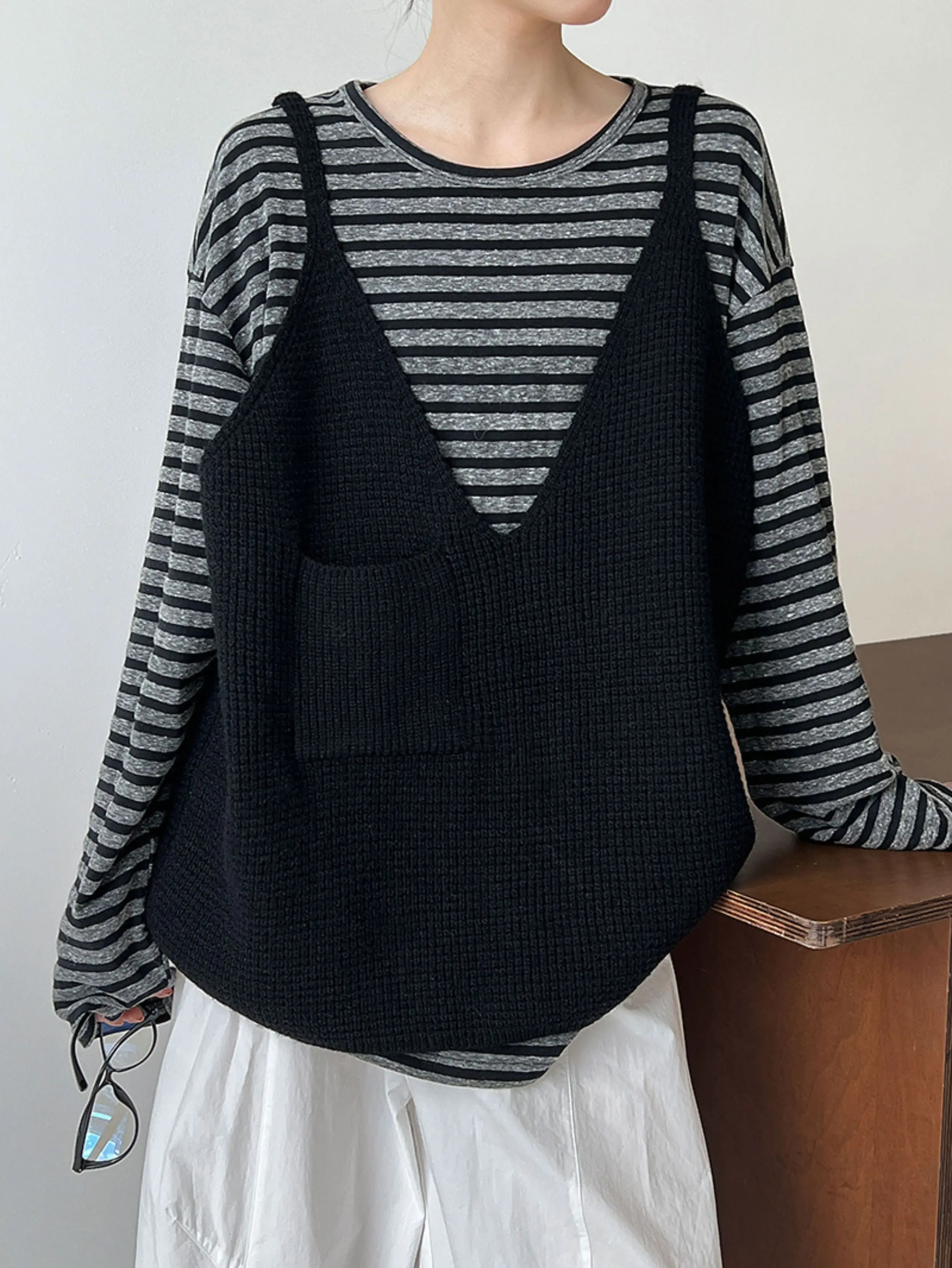 Korean women's vest European version lazy wide shoulder strap knitted vest lap wear old Qian Feng sling vest.