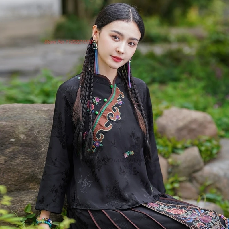 2025, verbesserte chinesische Bluse mit Stehkragen, nationale Blumenstickerei, Satin-Jacquard-Bluse, traditionelle Hanfu-Tops, Qipao-Bluse