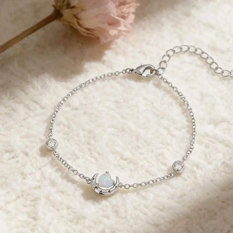 

Браслет с белым опалом в форме сердца, дизайн «Небесная луна» с акцентами из фианитов, идеально подходит для свиданий, вечеринок или в качестве подарка на годовщину для нее.