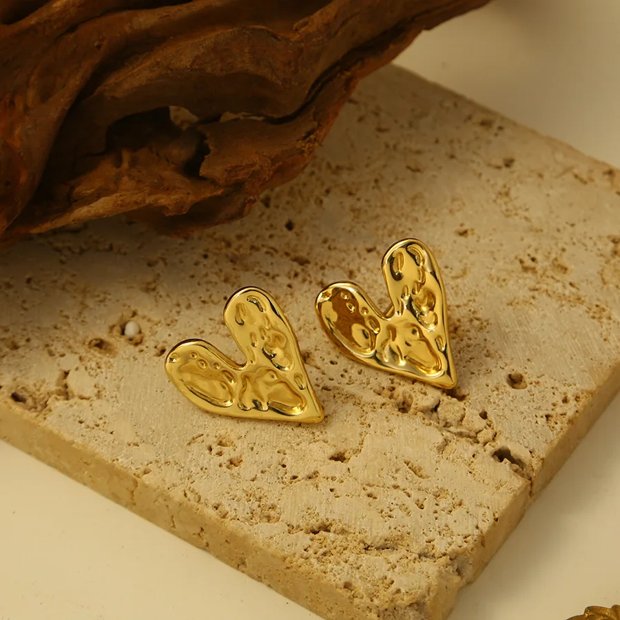 Gold-plated Pleated Fashion Earrings with a Heart-shaped Design, Perfect for Everyday Wear