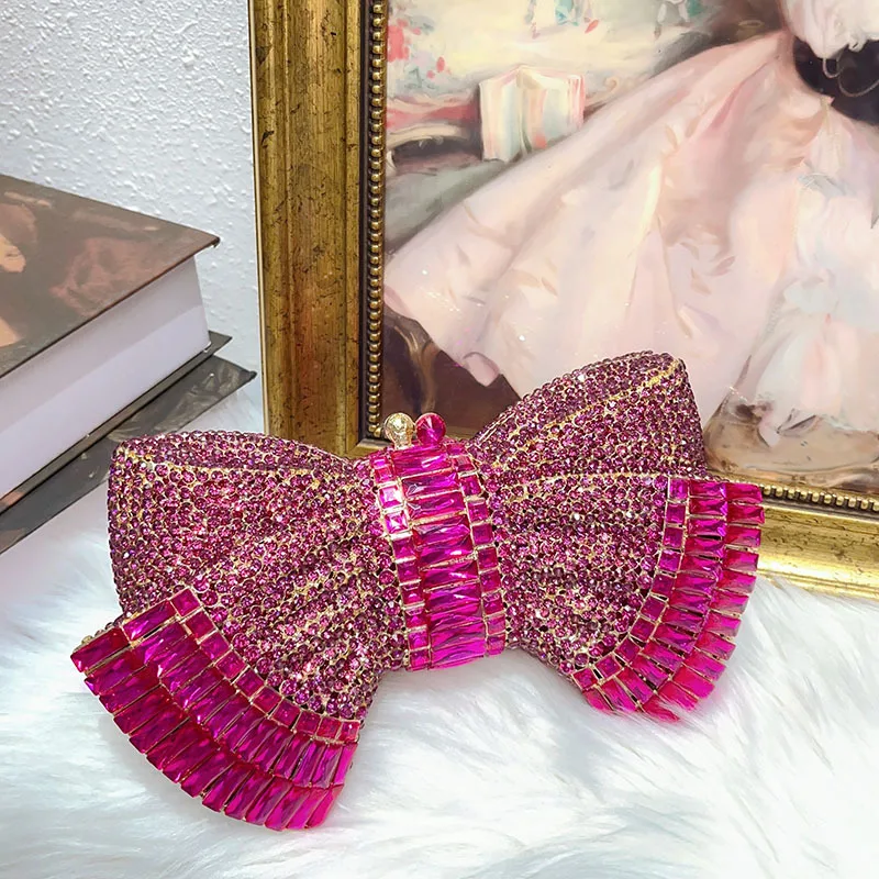 

Vintage shiny, diamond-encrusted, diamond-filled dinner bag, court-style metal bow, messenger bag in hand.