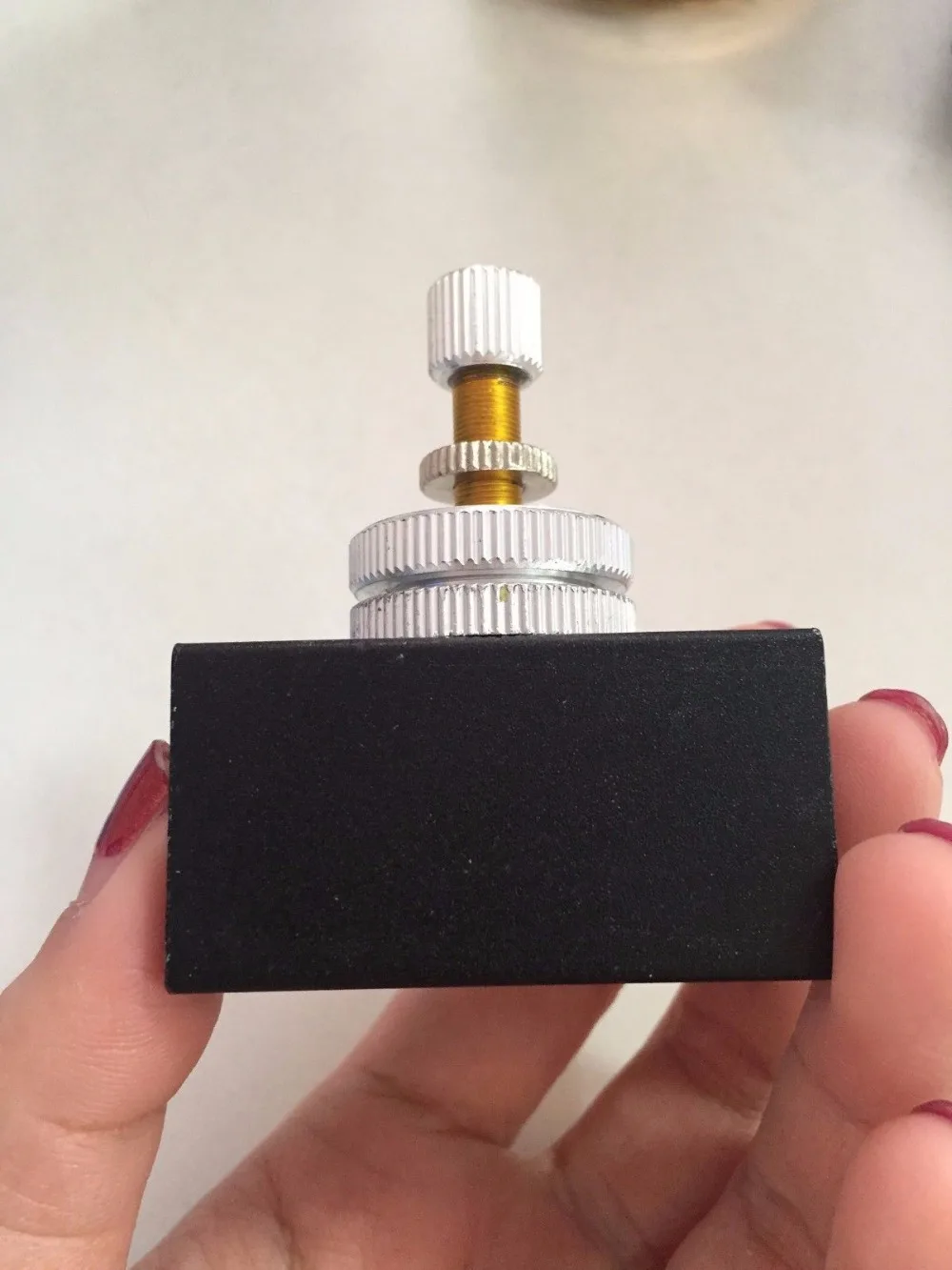 RE-03 Valvola di controllo del flusso d'aria unidirezionale con porte filettate da 5/8".