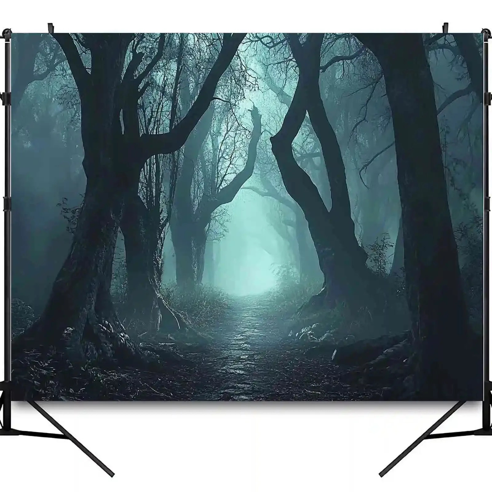 Un grand décor de forêt d'horreur - Scène de cimetière sombre, arbre maudit, chemin brumeux. PMJ