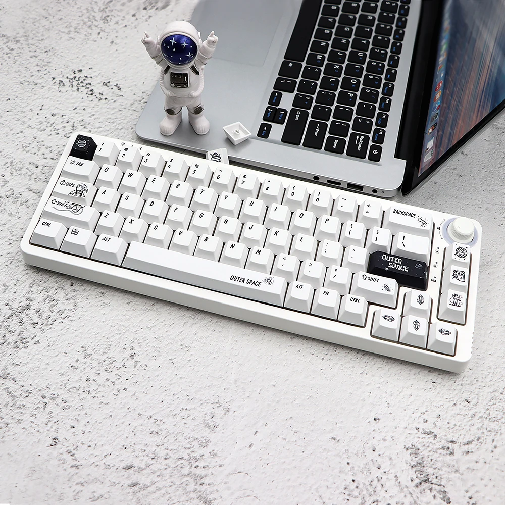 Outer Space Keycaps…