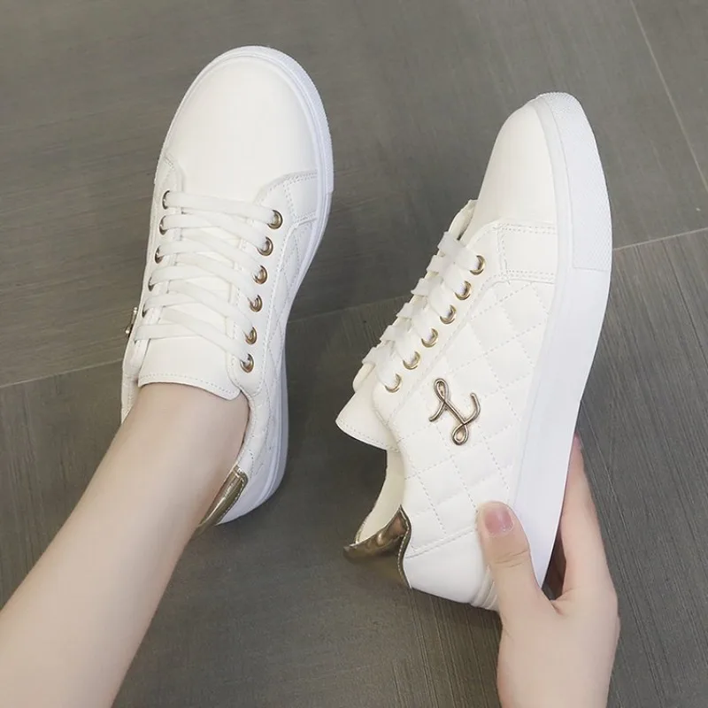 

2025 Women's Sneakers Breathable Flat Casual Shoes Spring Fashion Soft Bottom Low Top Vulcanized Shoes Designer Women's Shoes