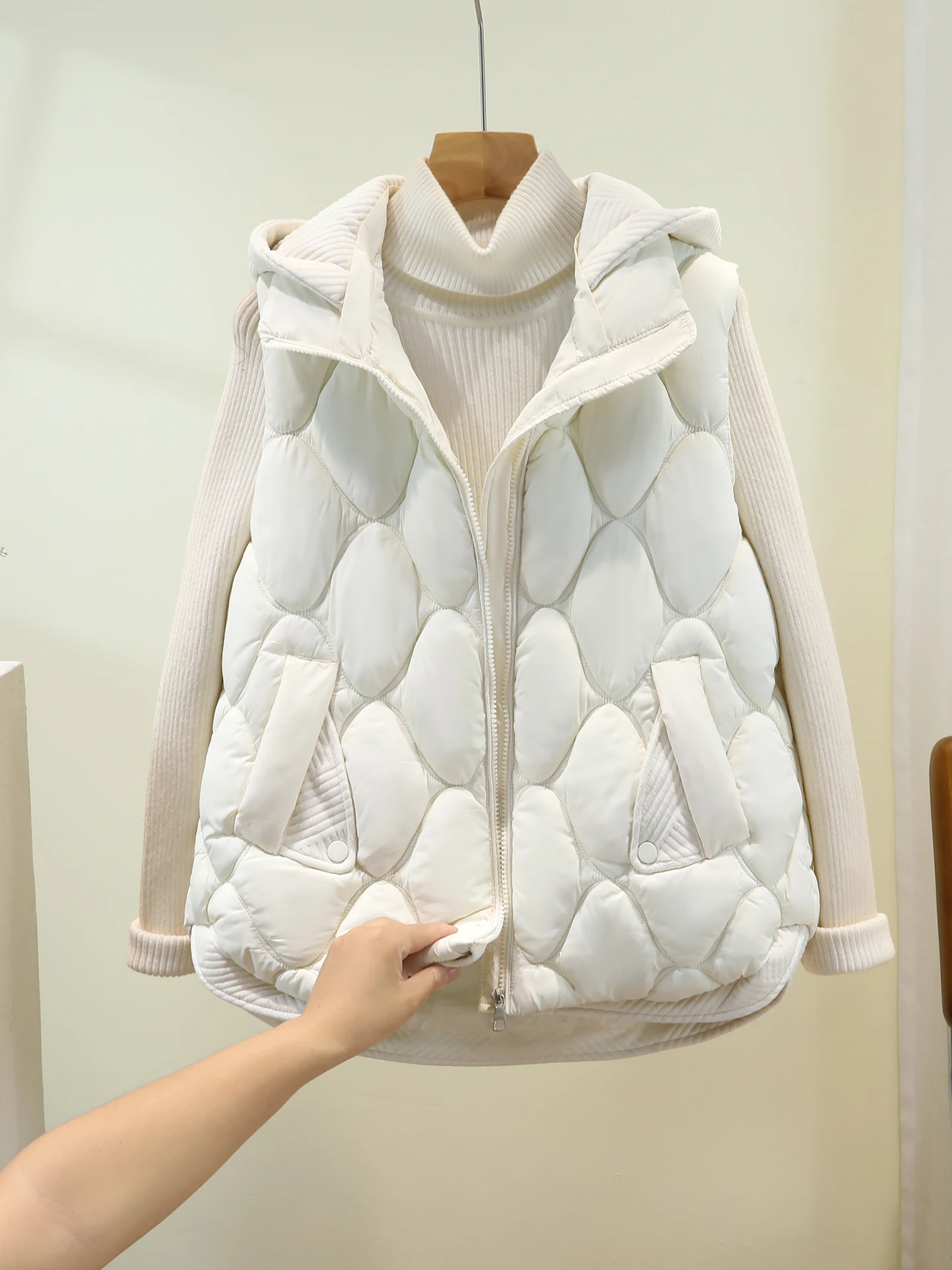 المرأة أسفل سترة القطن 2025 الخريف الشتاء ملابس خارجية الدفء تصميم الشعور وهمية قطعتين ملابس خارجية سستة لصق كيت