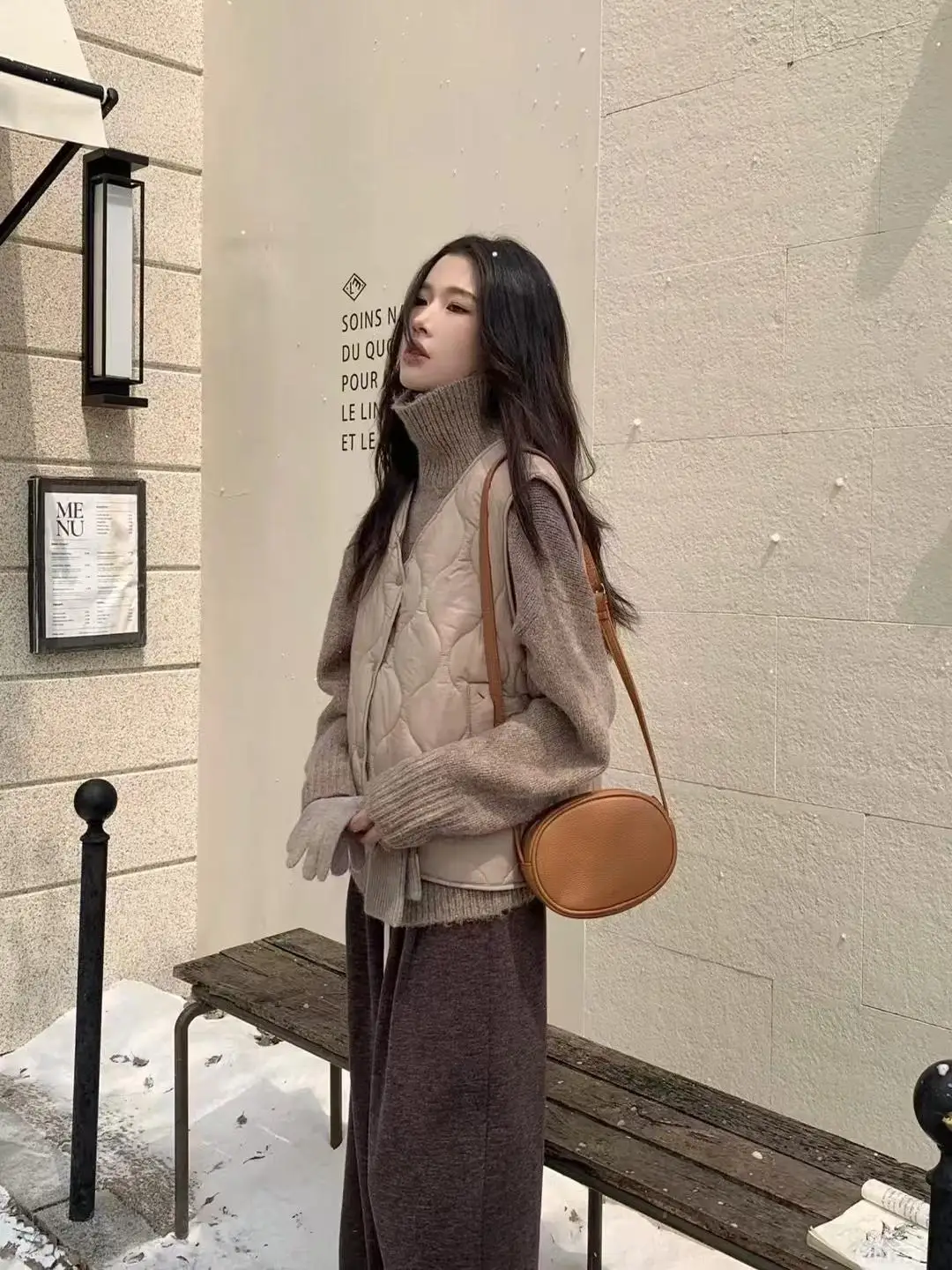 

Elegant Commuter Style Crossbody Bag Women's New Fashion Simple Match All round Small round Leather Phone Bag Single Shoulder...