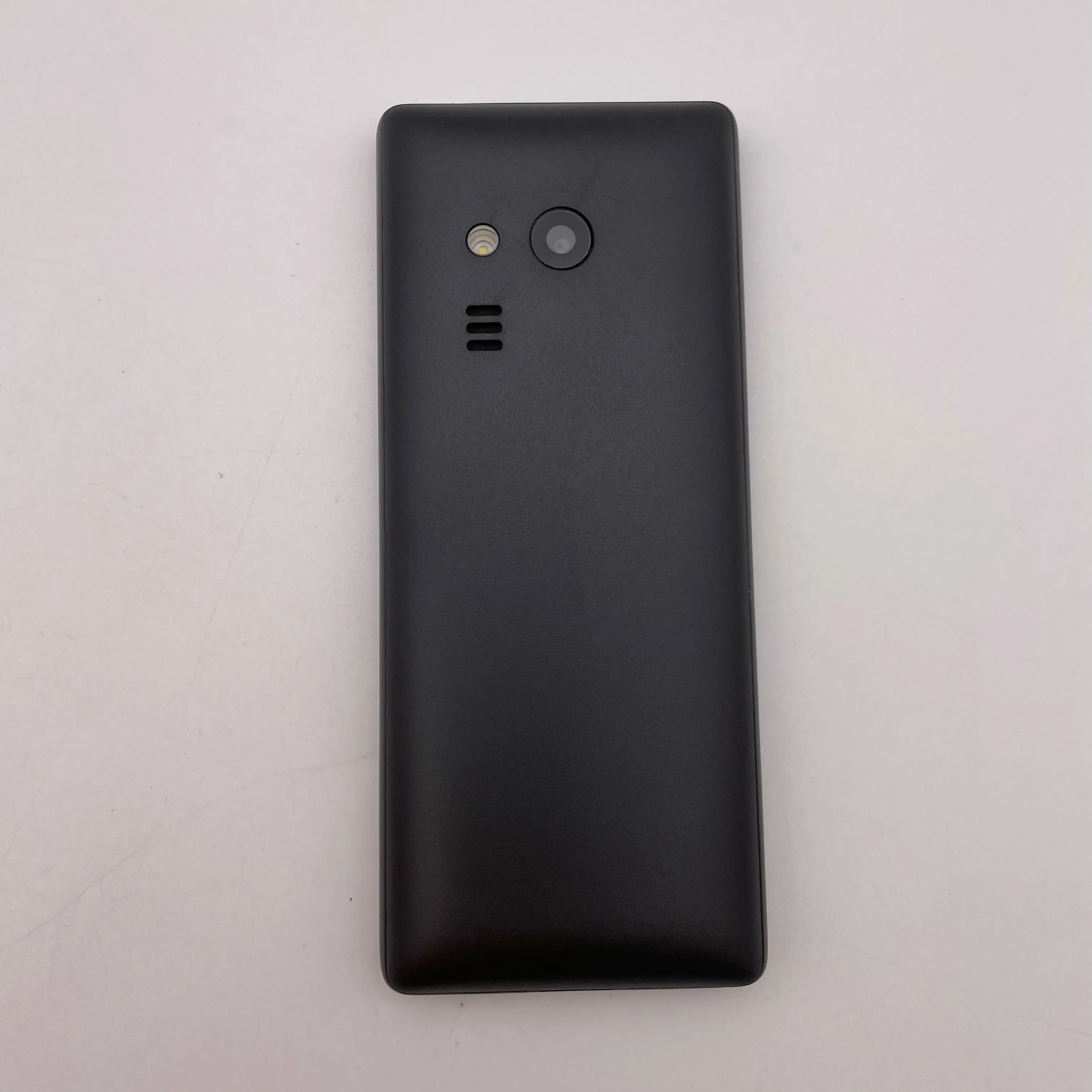 هاتف محمول أصلي غير مقفول 216 بشريحتين GSM 900/1800 مزود بتقنية البلوتوث ولوحة مفاتيح عربية روسية مصنوعة في فنلندا