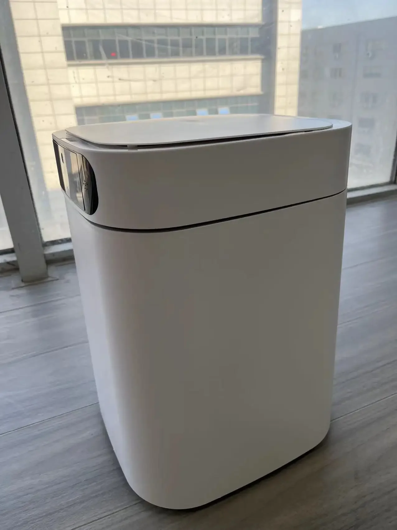 Factory Sale Portable Type C Charging Smart Trash Can With Self-sealing