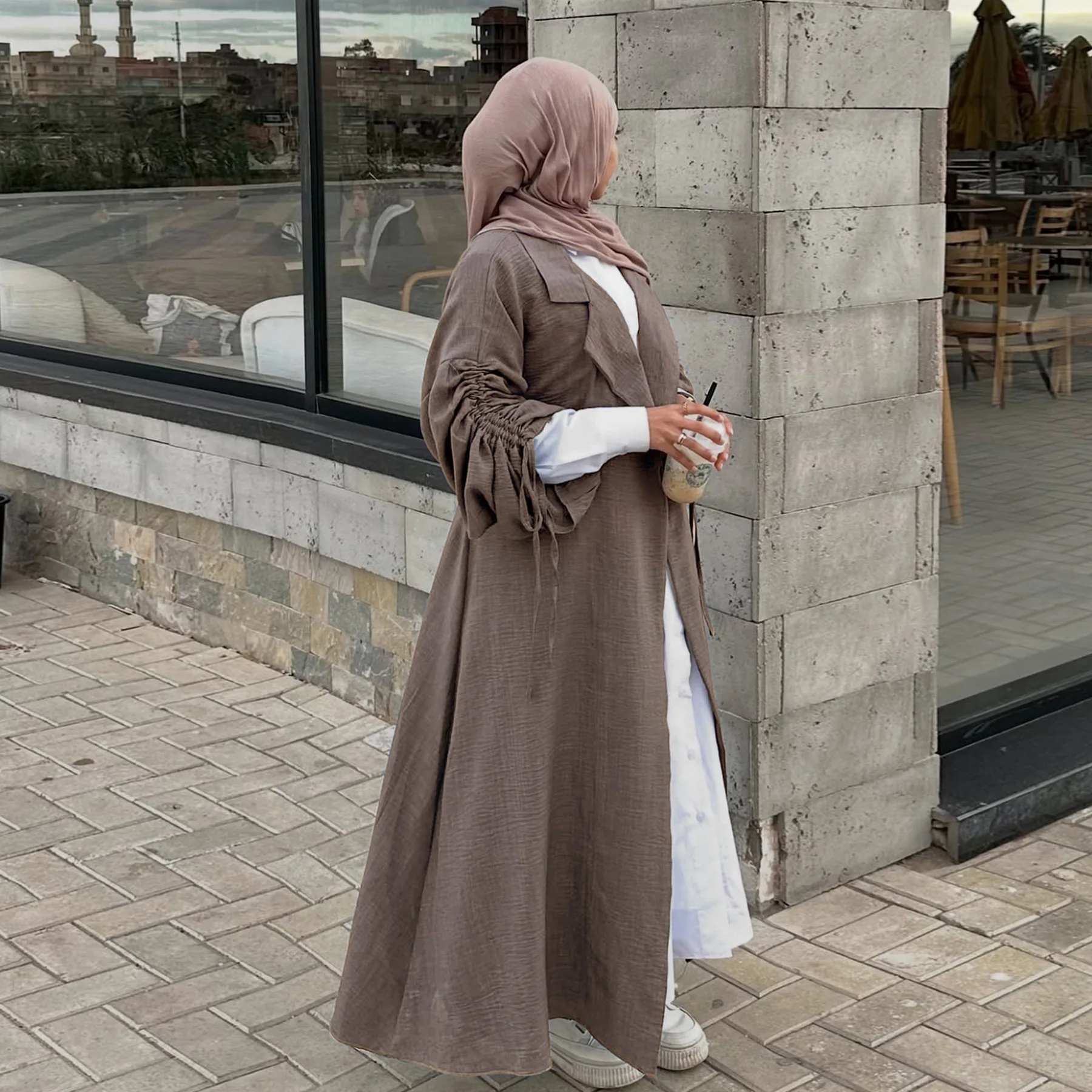 Dubai Abaya 2026 Damenbekleidung vorne offener Mantel muslimische bescheidene Frauen Abaya neues Design Winkle Polyester Mode islamische Kleidung