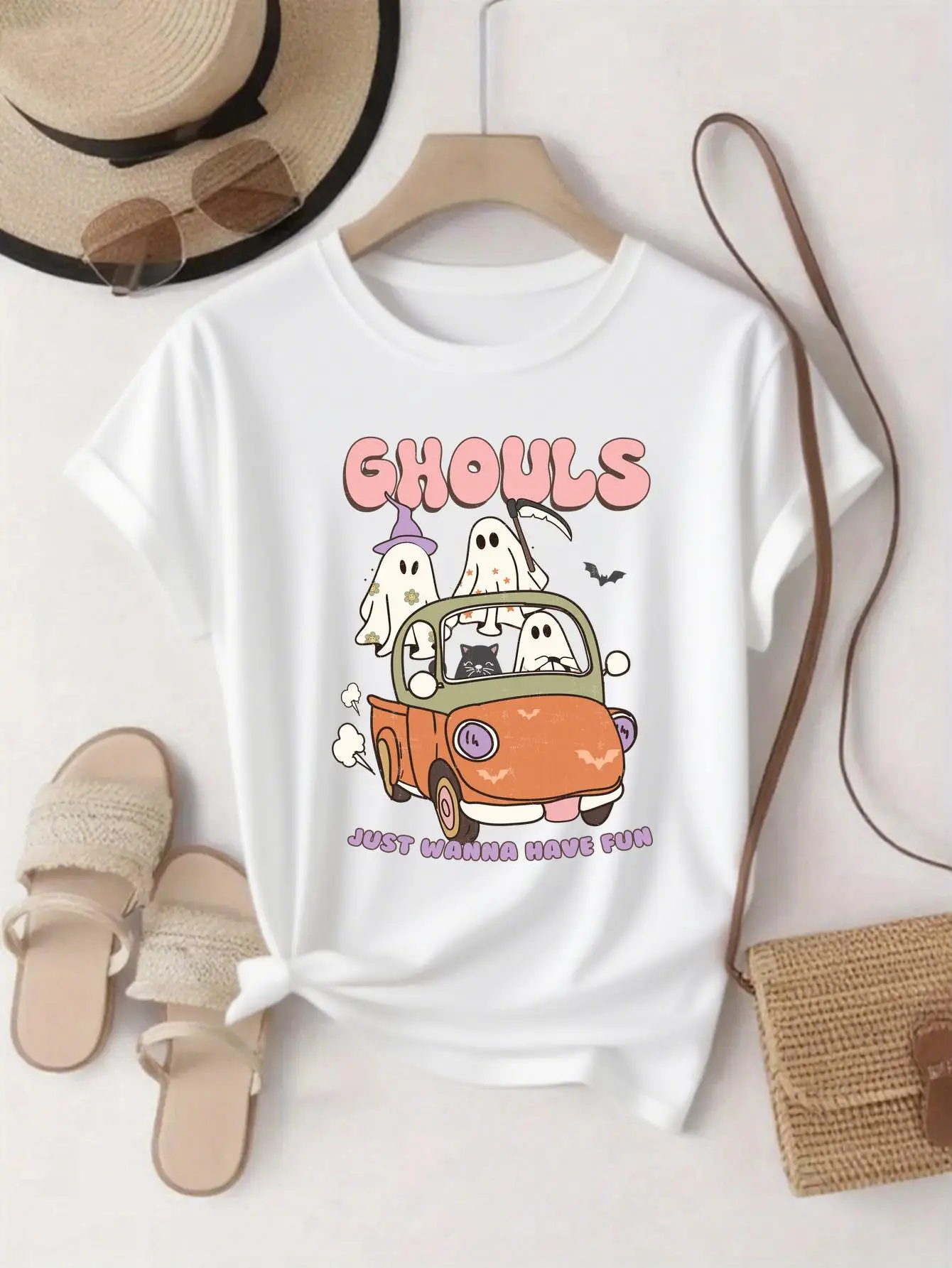 

Women's Soft Pink T-Shirt Cute Ghosts in Vintage Car Graphic Tee for Halloween Party Outfits Harajuku Short Sleeve Casual