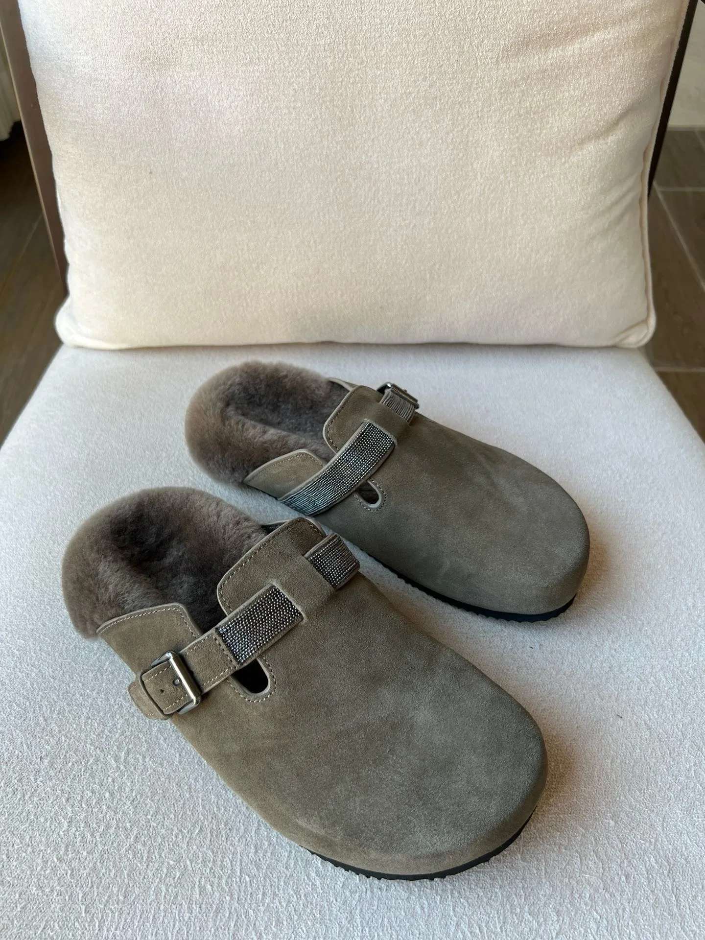 

Withered Fashion Ladies French Minimalist Retro Rabbit Hair Lamb Hair Flat Bottomed Mules Shoes Women Genuine Leather Slippers