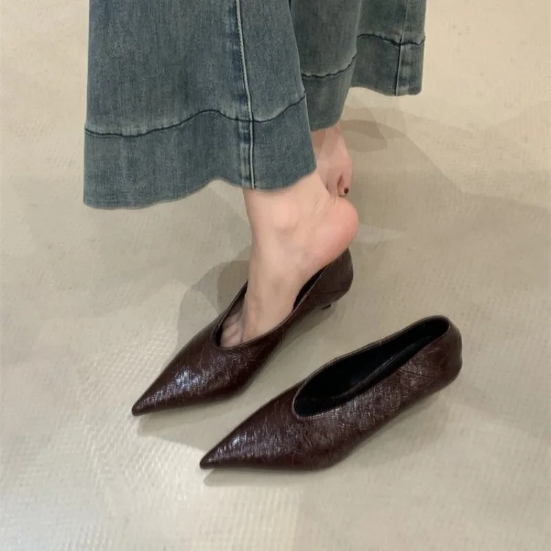 2025 herbst Neue Pendler Wind Flache Ferse Flacher Mund Spitz Einzelnen Schuhe frauen Vielseitige Niedrigen Ferse Arbeit Schuhe