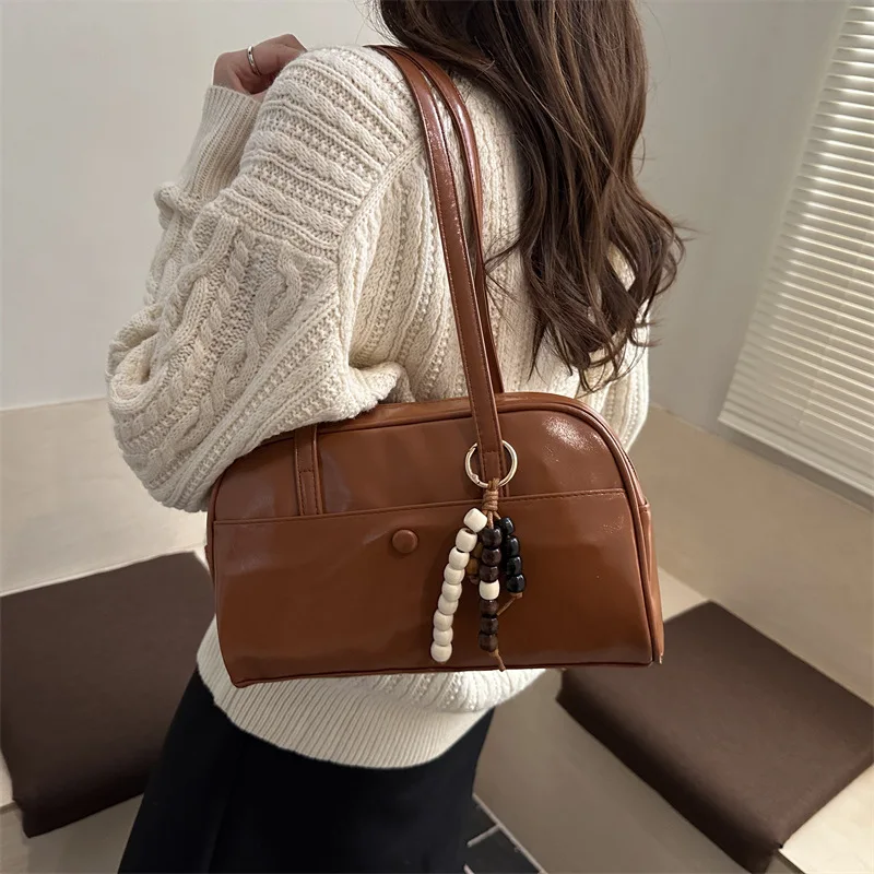 

2025 Autumn and Winter new fashion trend unique shoulder bag niche design casual women's underarm bag