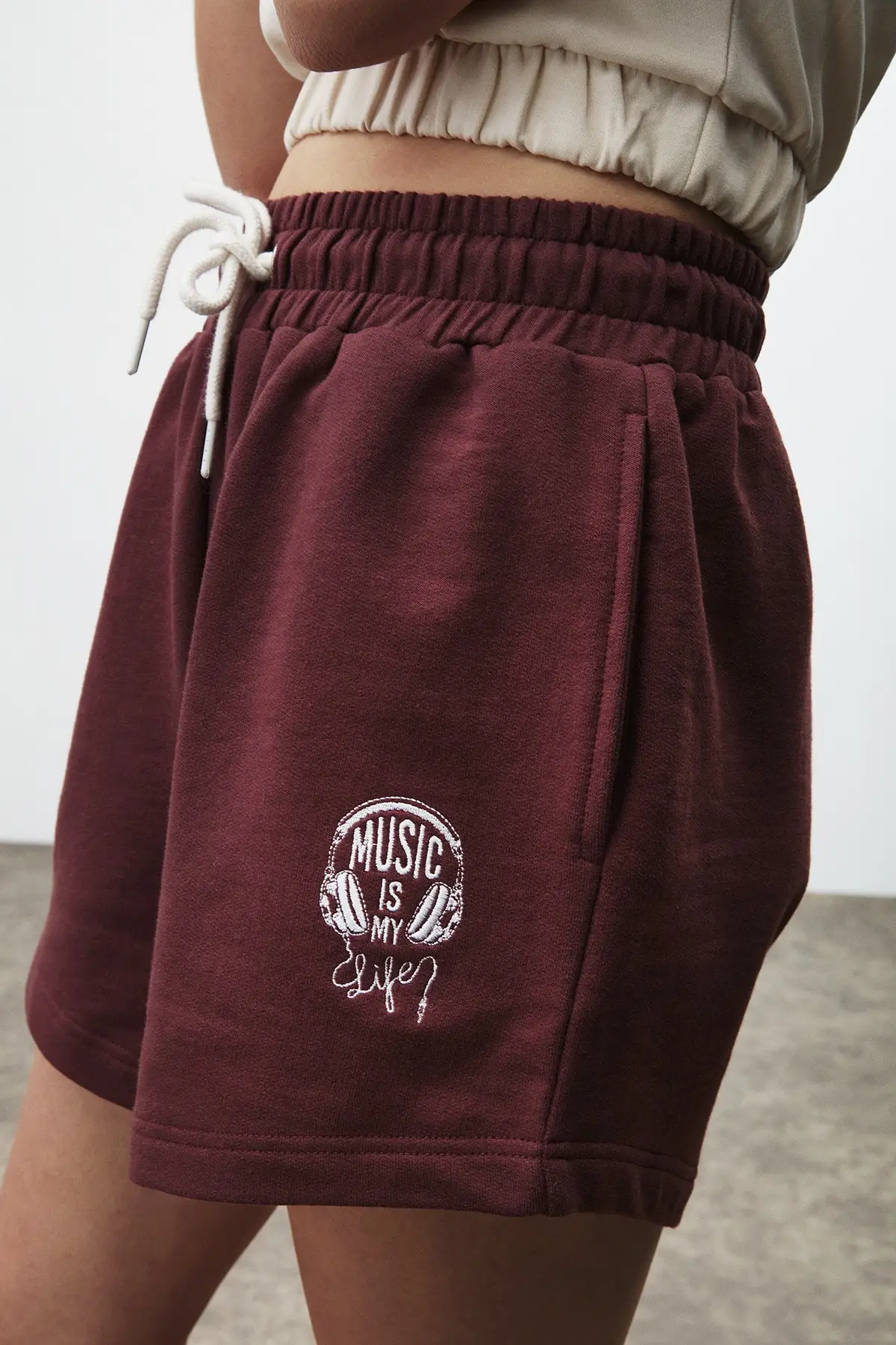 Women Burgundy-White-Black-Gray-Navy Blue Color Beli Wheel Embroidery Detail Shorts