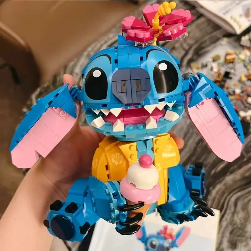 744 Uds. Stitch Compatible Kawaii nuevos bloques de construcción Stitch Girl Boy cumpleaños regalo de Navidad juguetes montaje decoración de dibujos animados juguete