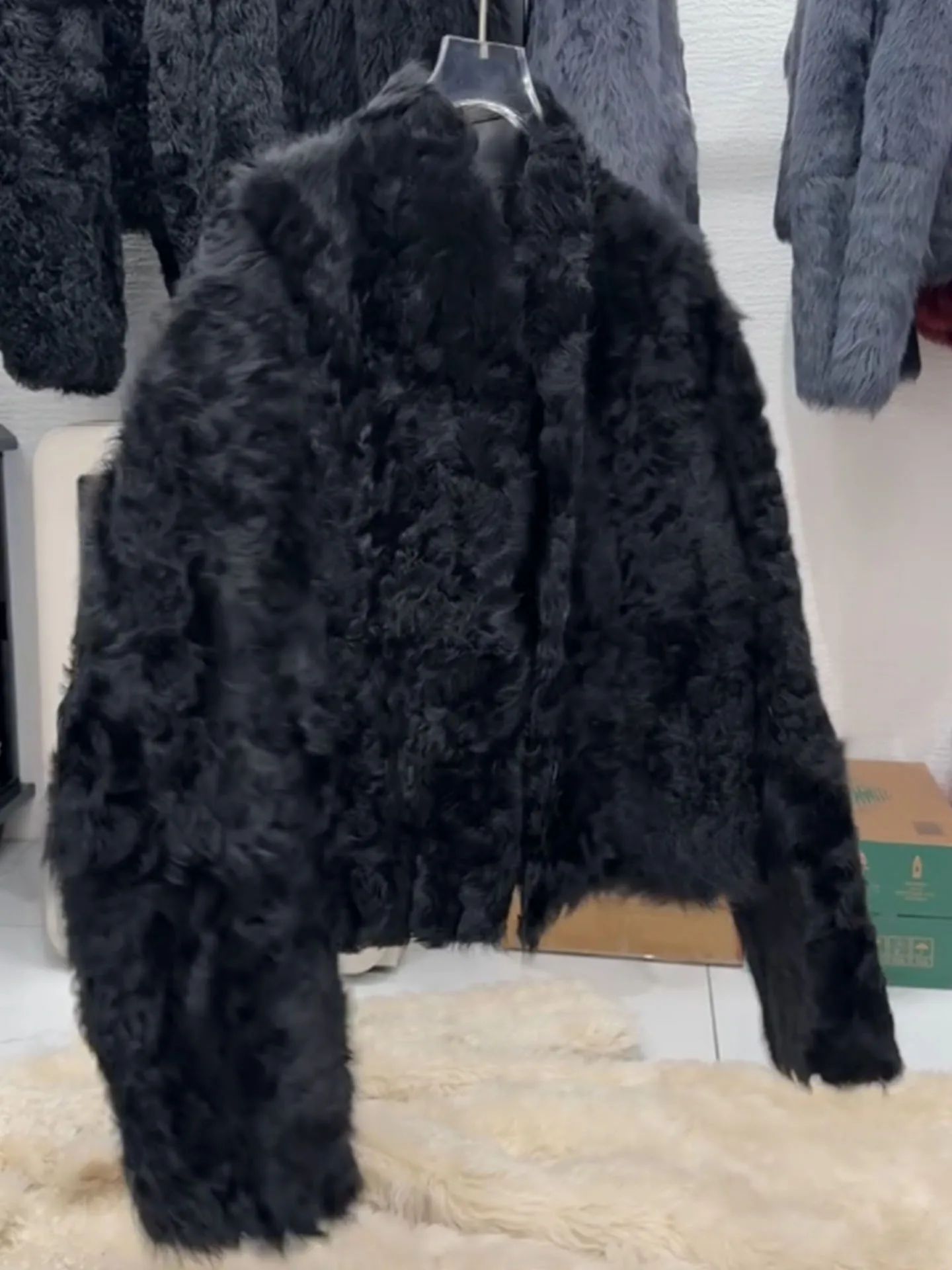 Unique Super Sli Bla Thiened Fce Women's Winter Jaet 2025 New High-End Casual Fur Leather Inteated Top