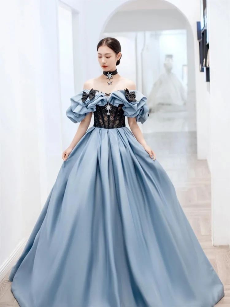Blue toasting coming-of-age ceremony banquet vocal music art examination puffy skirt