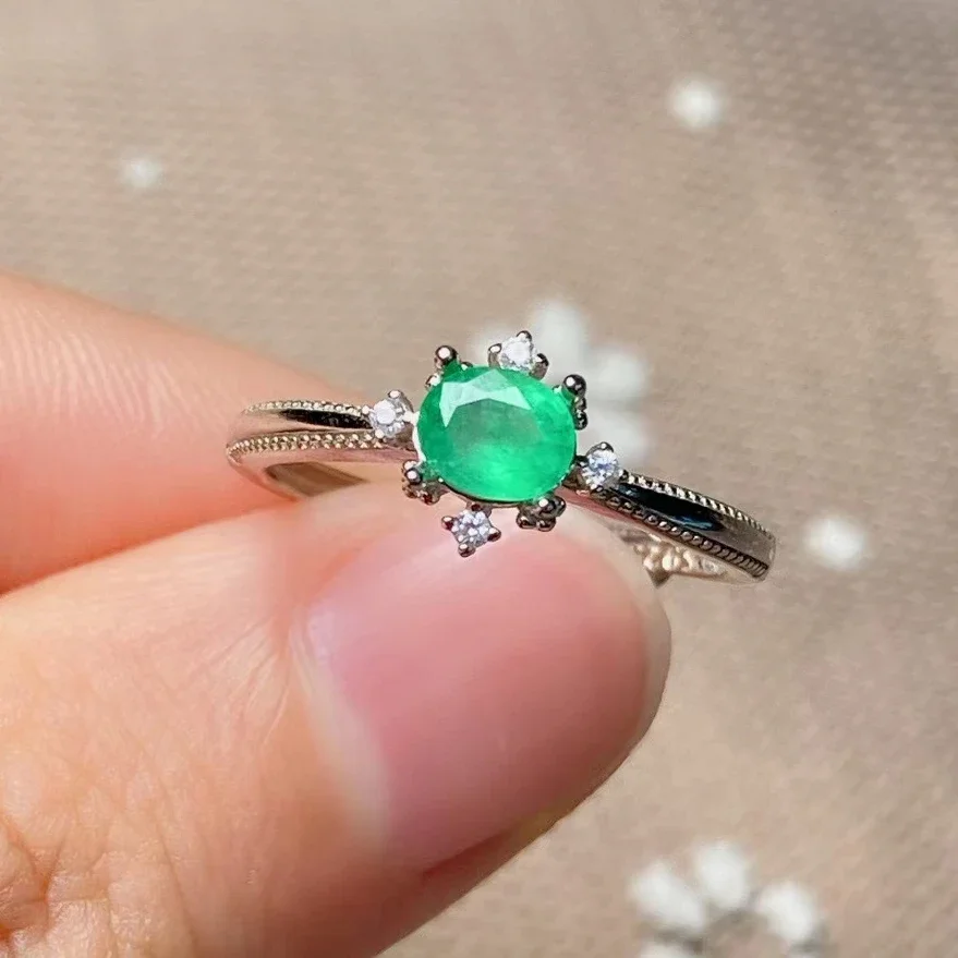 

Elegant 925 Silver Emerald Ring 0.3ct 4mm*5mm Natural Emerald Jewelry 3 Layers 18K Gold Plating Gemstone Ring