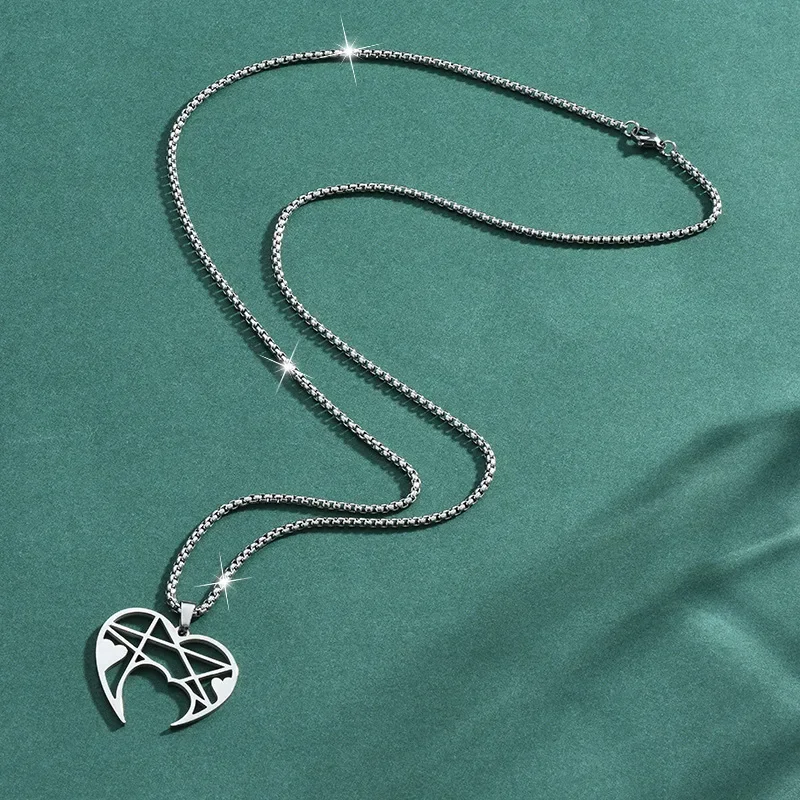 

Fashionable and versatile punk couple sweater chain, heart-shaped couple long necklace, romantic and fashionable