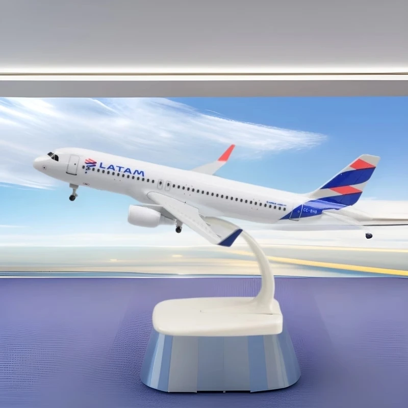 Airplane Scale 1:400 Airbus A320 LATAM Airlines Edition 20cm Model Aircraft Home decor for Collections and Displays