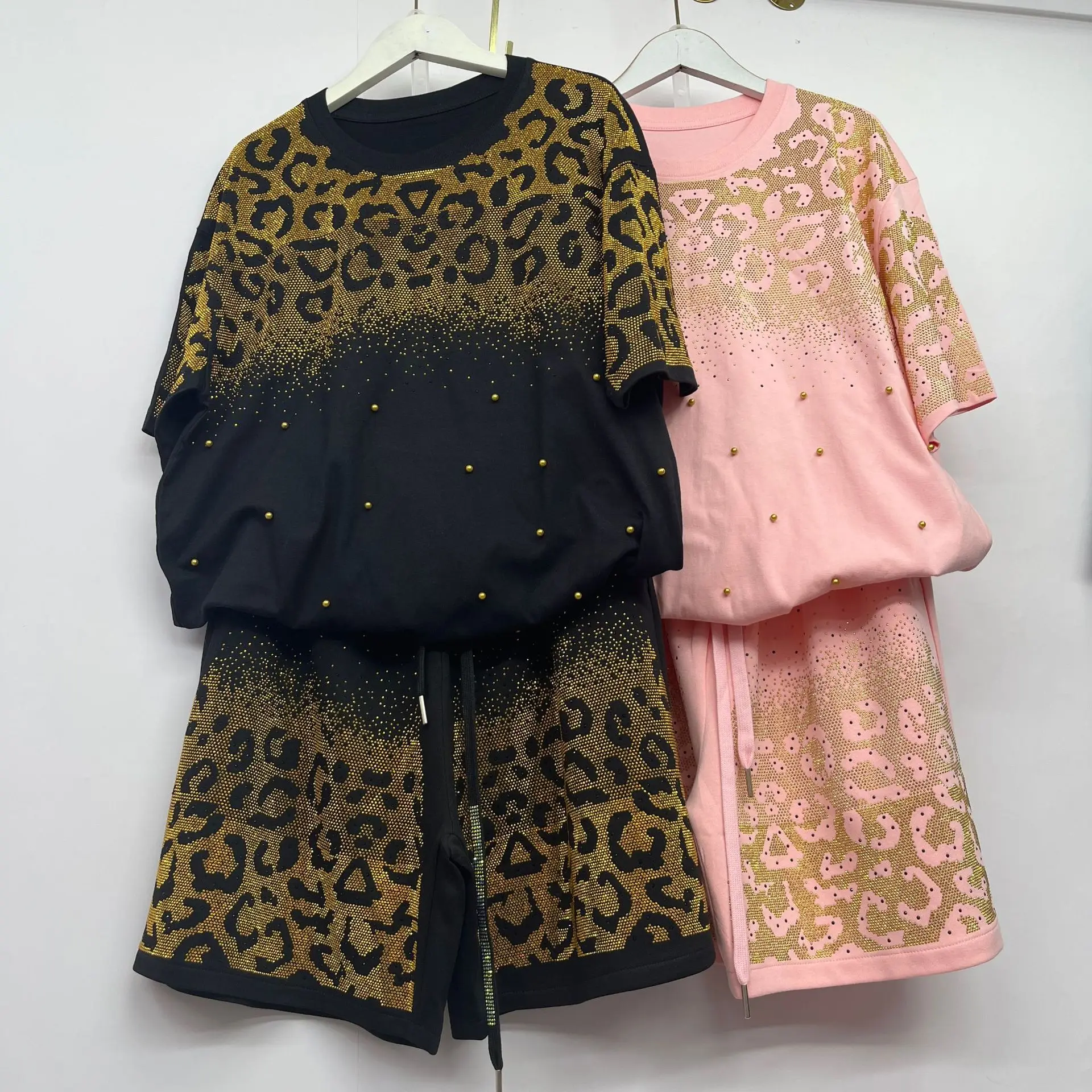 Camiseta elegante con cuentas de diamantes para mujer, camisetas con diamantes de imitación, camisetas de manga corta con cuello redondo y pantalones cortos de cintura elástica, conjunto de 2 uds.