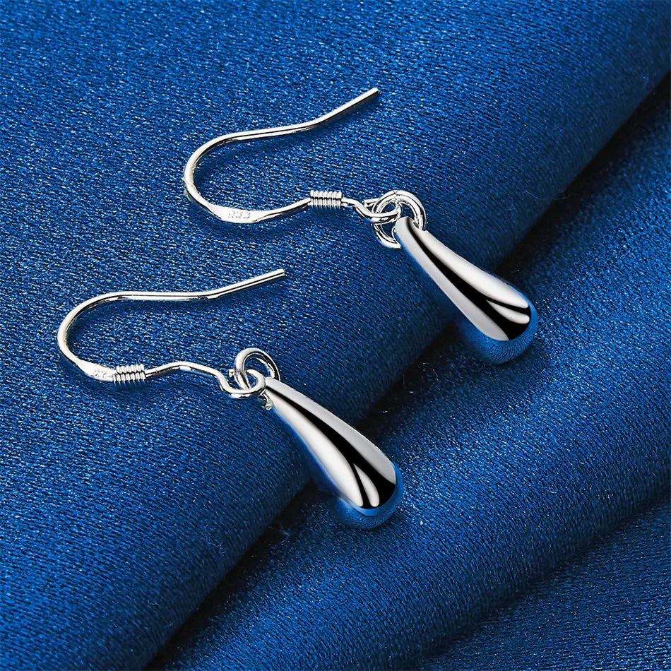 A pair of exquisite 925 sterling silver sparkling water droplet pendant earrings for women's wedding accessories and fashionable