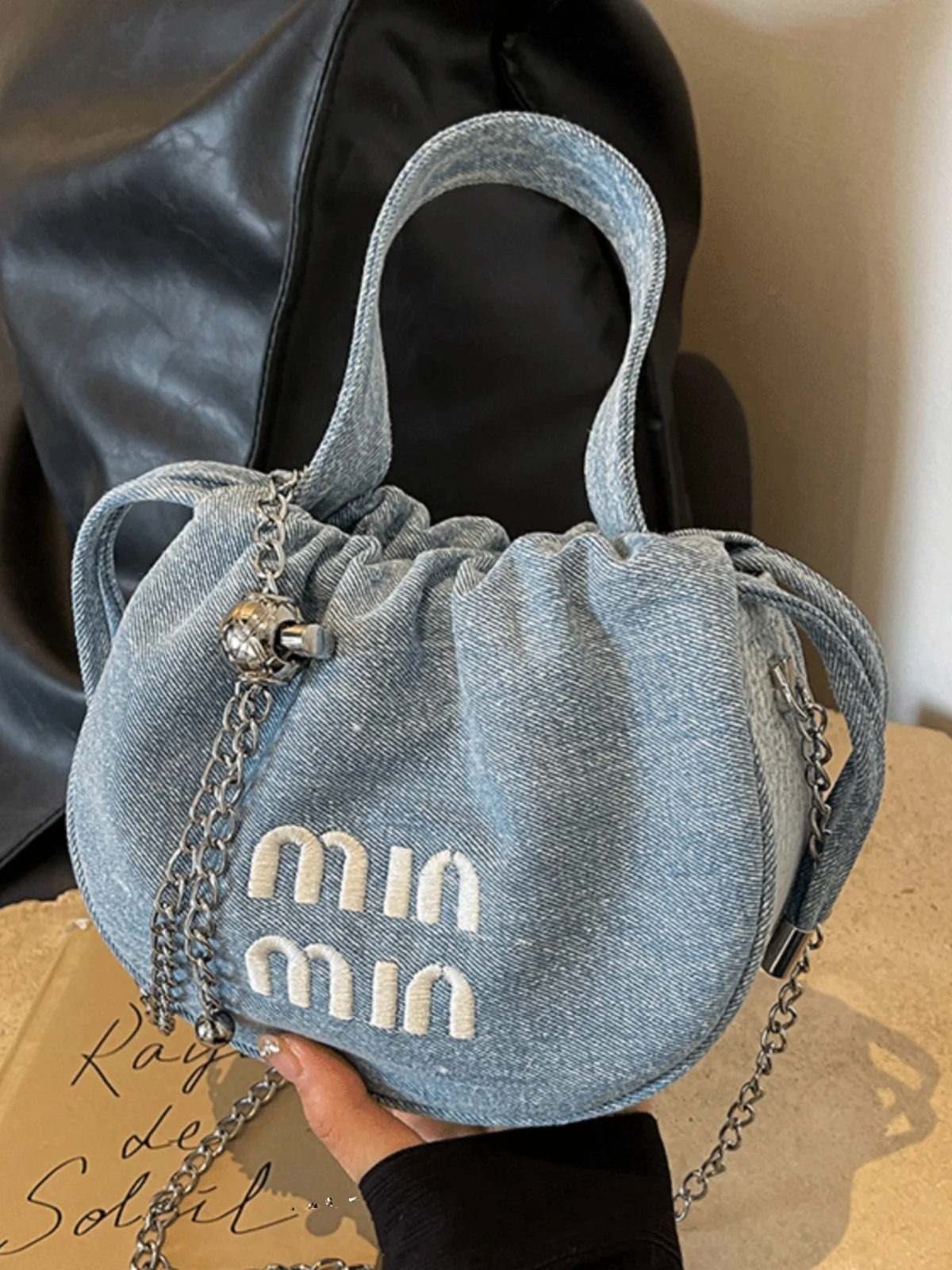 

Luxury canvas bucket bag female 2025 new trendy high-end designer all-match chain messenger bag portable pleated small bag