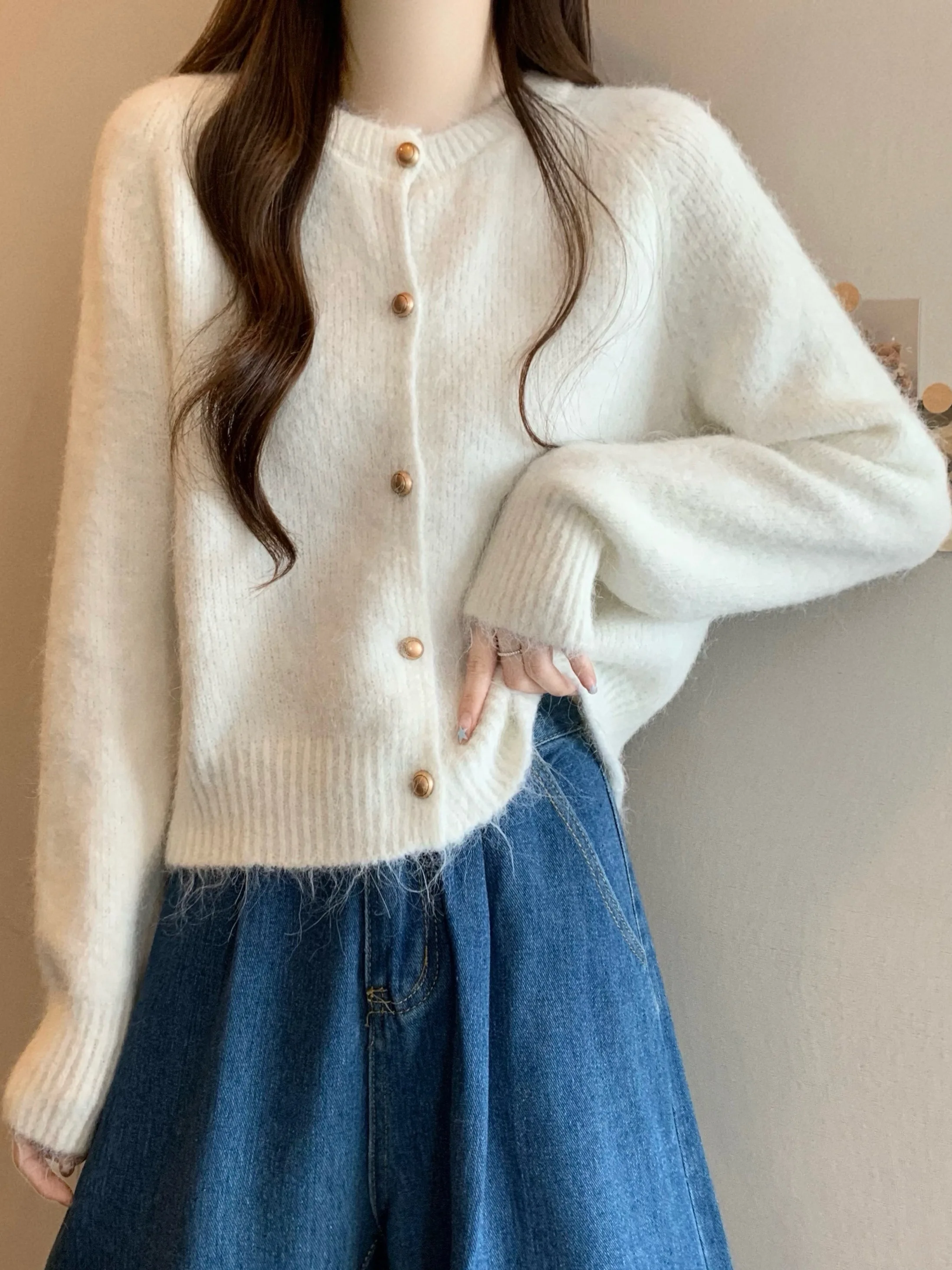 

Корейский мягкий вязаный кардиган с длинными рукавами для женщин, с круглым вырезом, верхняя одежда на осень-зиму, новинка, удобный, из смесового хлопка