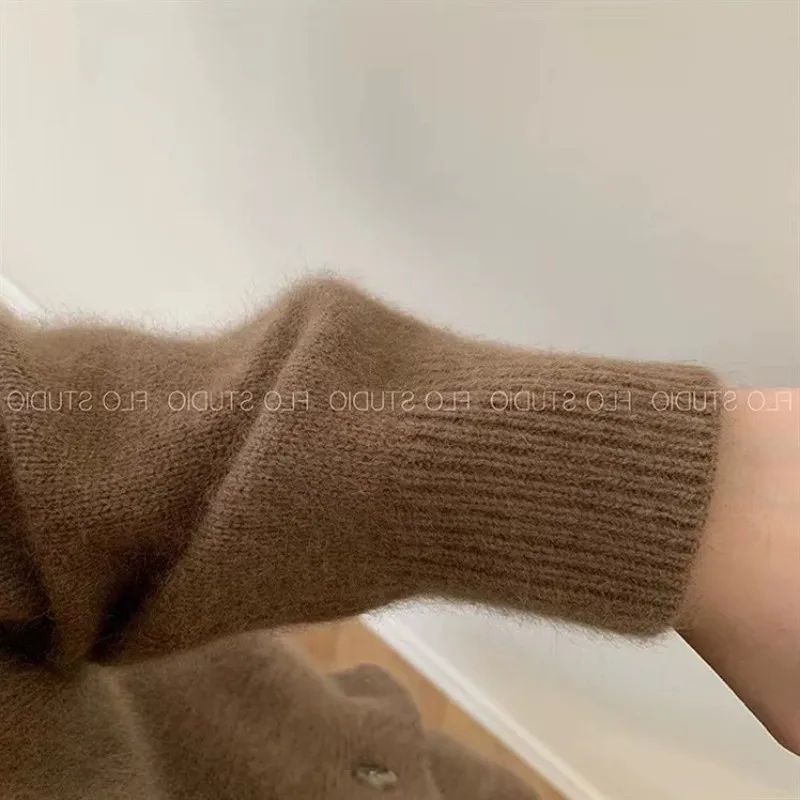 2023 autumn and winter new cashmere V-neck knit coat senior sense fold wear woolen sweater women loose cardigan