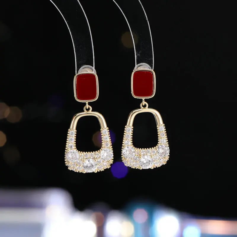 

Ankela red earrings are simple, versatile, elegant, niche and high-end zircon earrings
