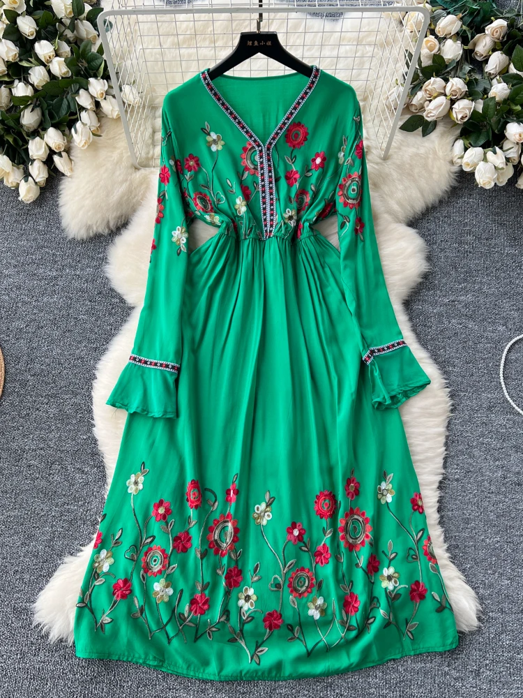 Retro Boho Dress Women Flower Embroidered Sexy V-neck Flare Long Sleeved Beach Dresses Ladies Slim A-line Long Robe Vestidos