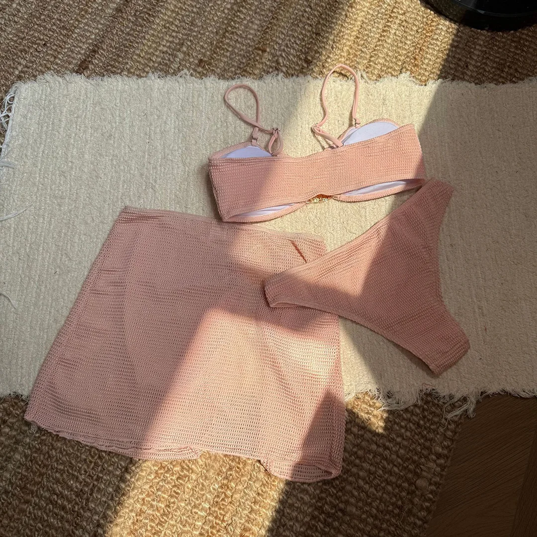Mit Rock, hoch geschnittenem Beinausschnitt, brasilianischer Bikini, Damen-Badebekleidung, dreiteiliges Bikini-Set, Badeanzug, Badebekleidung, Schwimmbekleidung V6741 – Detail 16