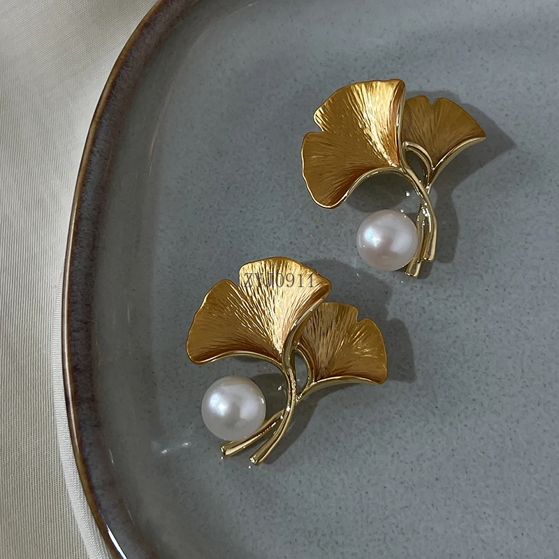 Литературная ретро-обратная осенняя брошь гинкго билоба с натуральным сильным светлым жемчугом, темпераментная ниша, высококачественная булавка