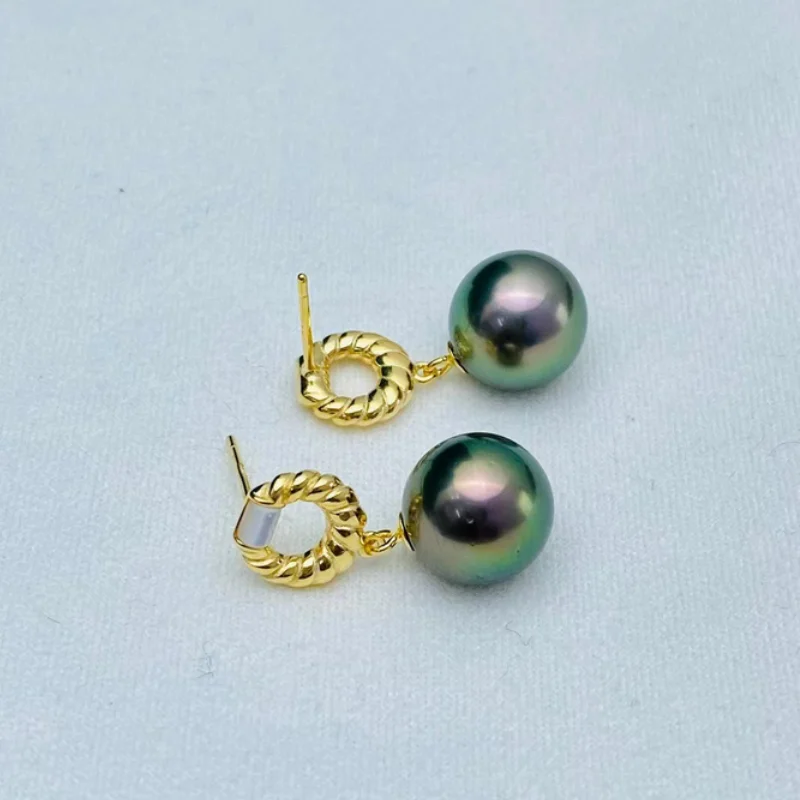 

PAIR OF NATURAL SOUTH SEA BLACK PEARL EARRING