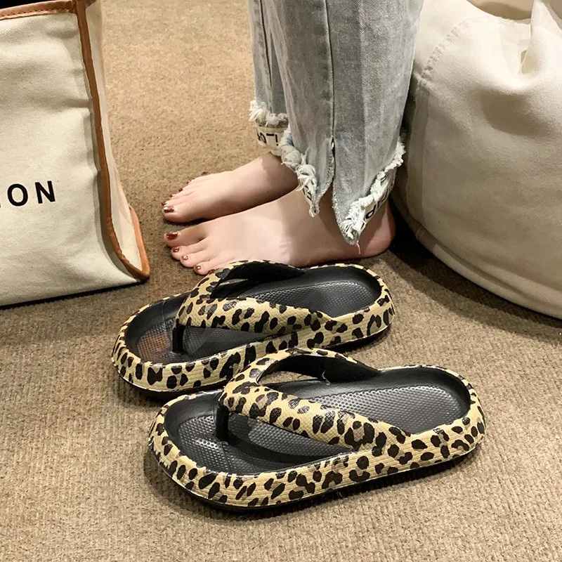 Summer Women Flip Flops Fashion Leopard Print Outdoor Thick Non Slip Sole Sandals Slip On Beach Slippers Leisure House Slides