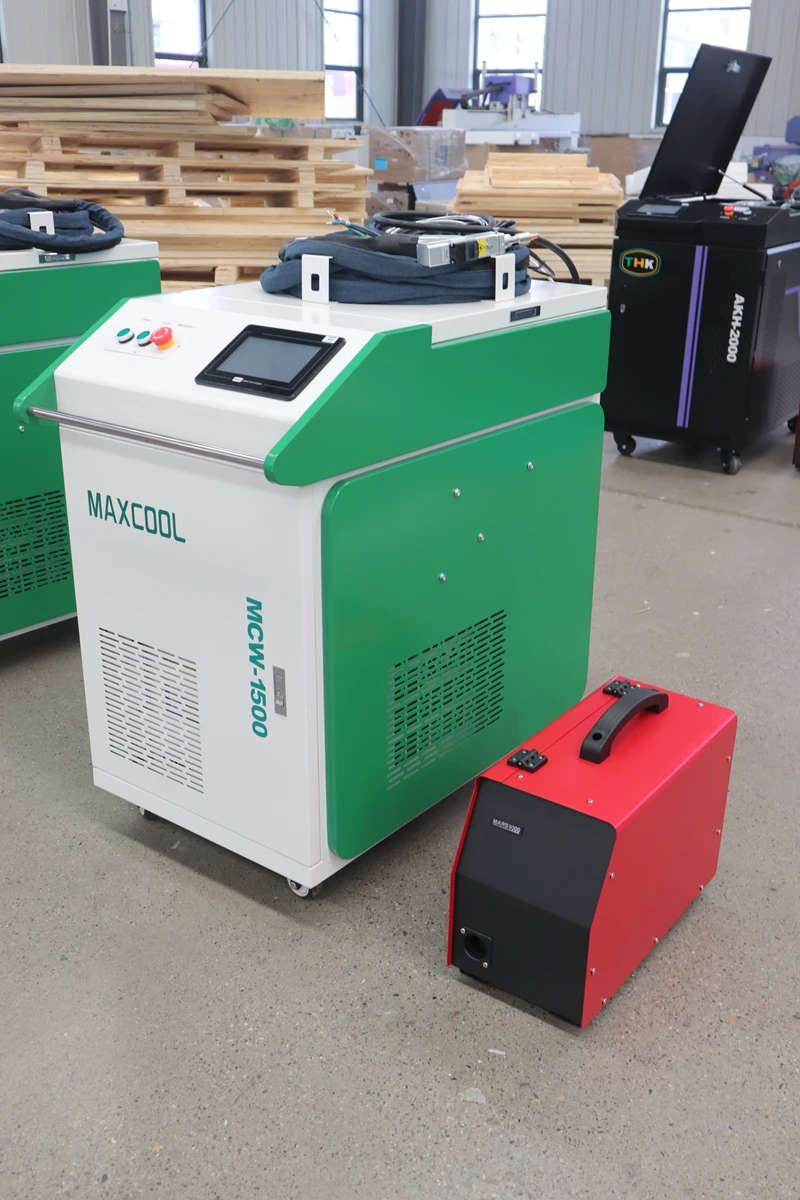 Maxcool High Quality 1.5kw 2kw 3kw 10m 20m Cable Handheld Fiber Laser Welder Portable Laser Welding Machines Price