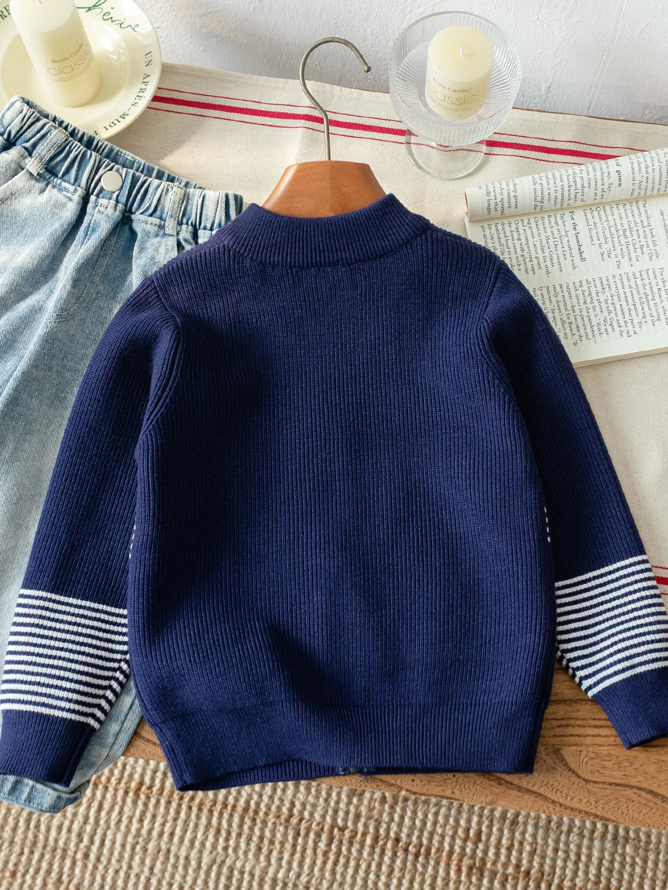 Boys' Long-Sleeved Knitted Cardigan with Raglan Sleeves and Striped Jacket Suitable for Daily Use in Autumn and Winter