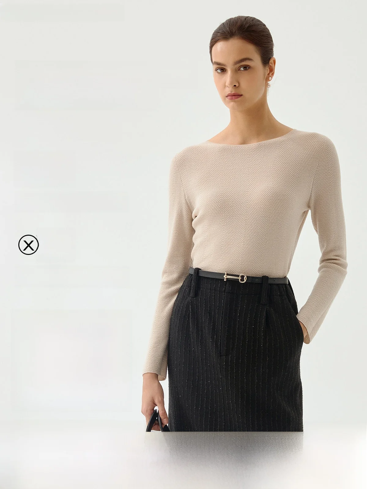 

Удобная, особо тонкая, приталенная вязаная рубашка из шерсти Янчжоу, полностью формованная, базовая модель