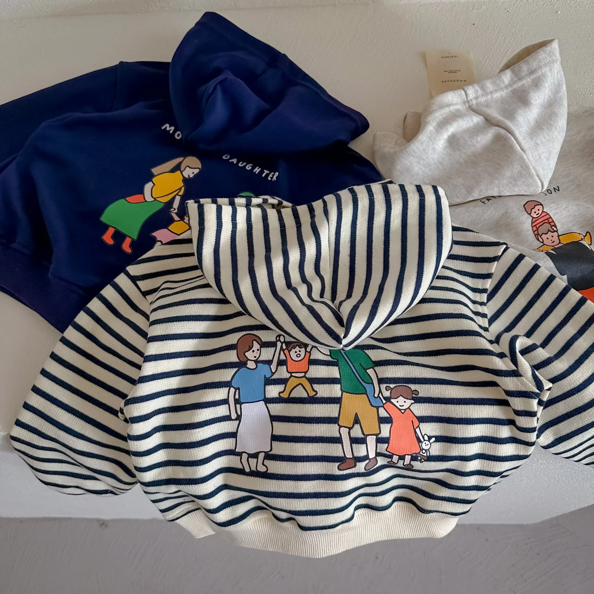 

Children's hooded jacket 2023 autumn and winter boys striped sweater, girls cardigan winter style children's clothing